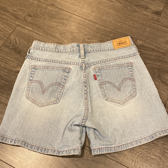 Levi’s high waisted 515 shorts - Picture 4 of 6